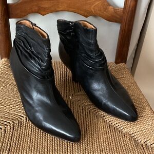 Womens EARTHIES boots